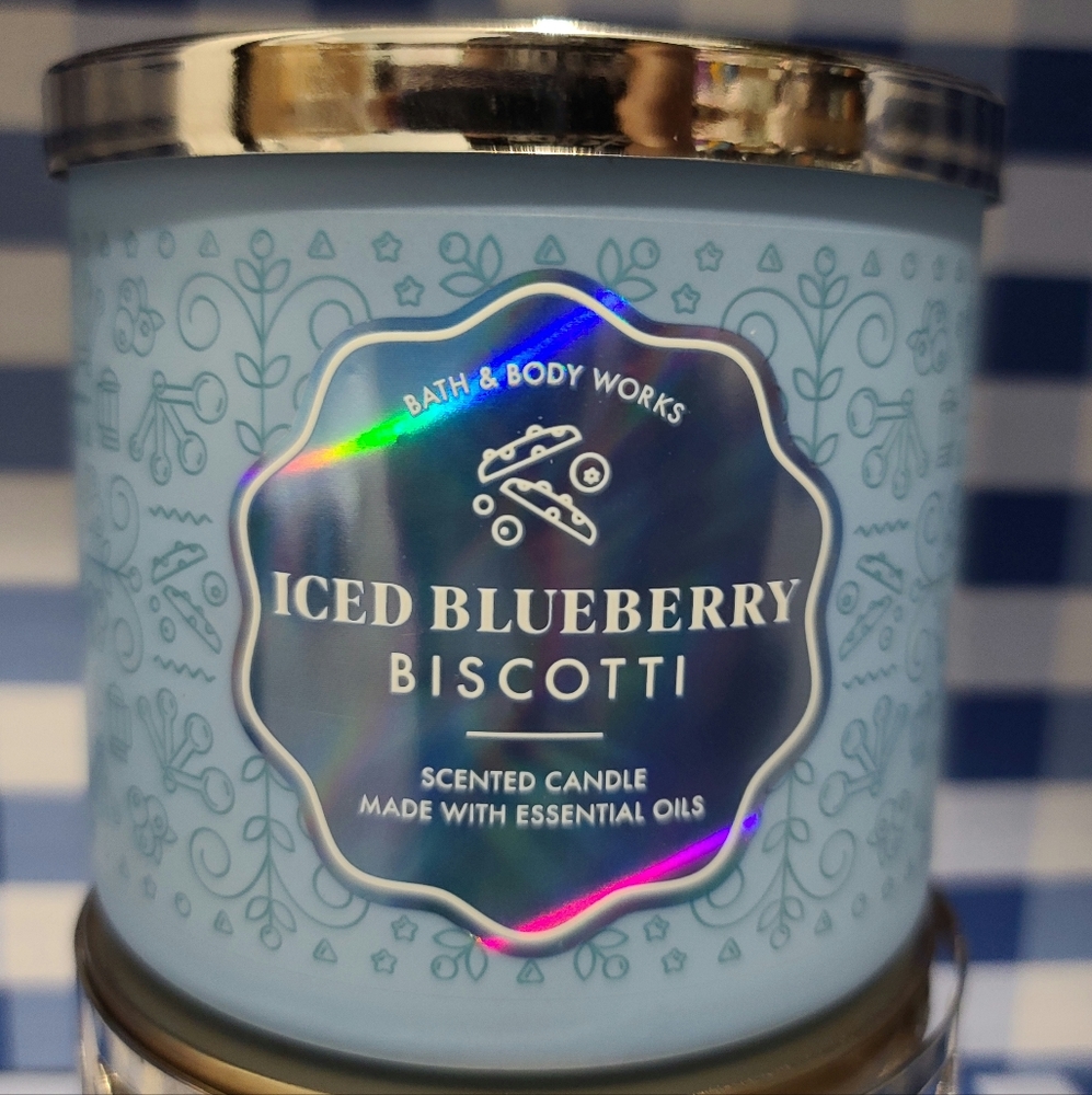Iced blueberry biscotti bath and body works candle